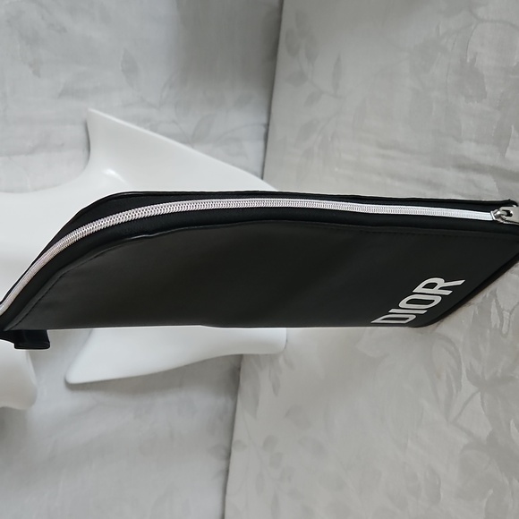 Dior Brush Holder Cosmetic Bag. - Picture 4 of 8